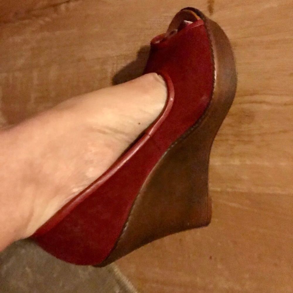 MICHAEL ANTONIO Red Suede wedges - Picture 3 of 5